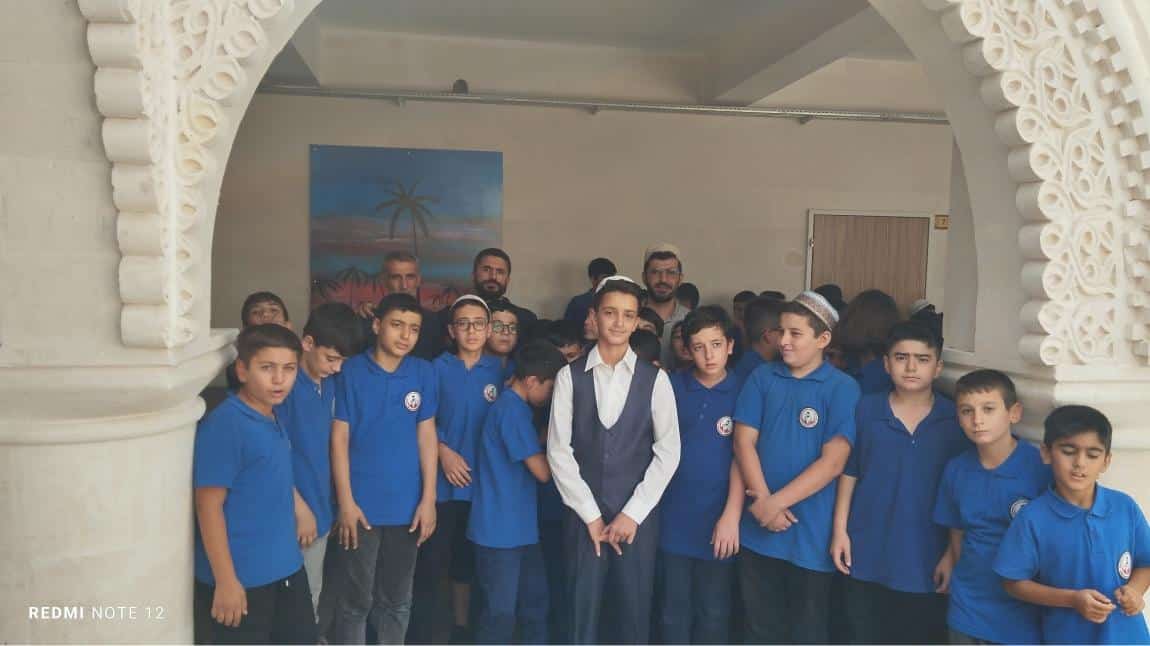 HAFIZLAR KERVANINA KATILAN ÖĞRENCİMİZ HÜSEYİN ÇİÇEKANA İÇİN HAFIZLIK MERASİMİ GERÇEKLEŞTİRİLDİ