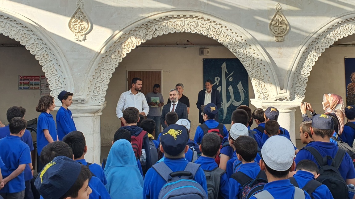 HAFIZLIK BELGESİ ALMAYA HAK KAZANAN ÖĞRENCİLERİMİZE ARTUKLU MÜFTÜMÜZ SAYIN ABDULLAH IŞIK TARAFINDAN BELGELERİ TAKDİM EDİLDİ